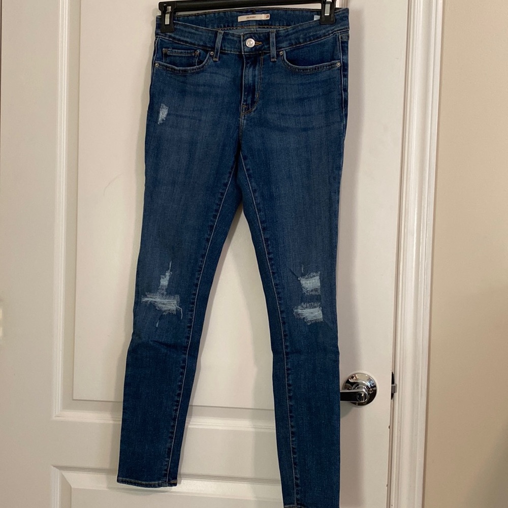 Levis- 711, ripped skinny jeans in medium wash color